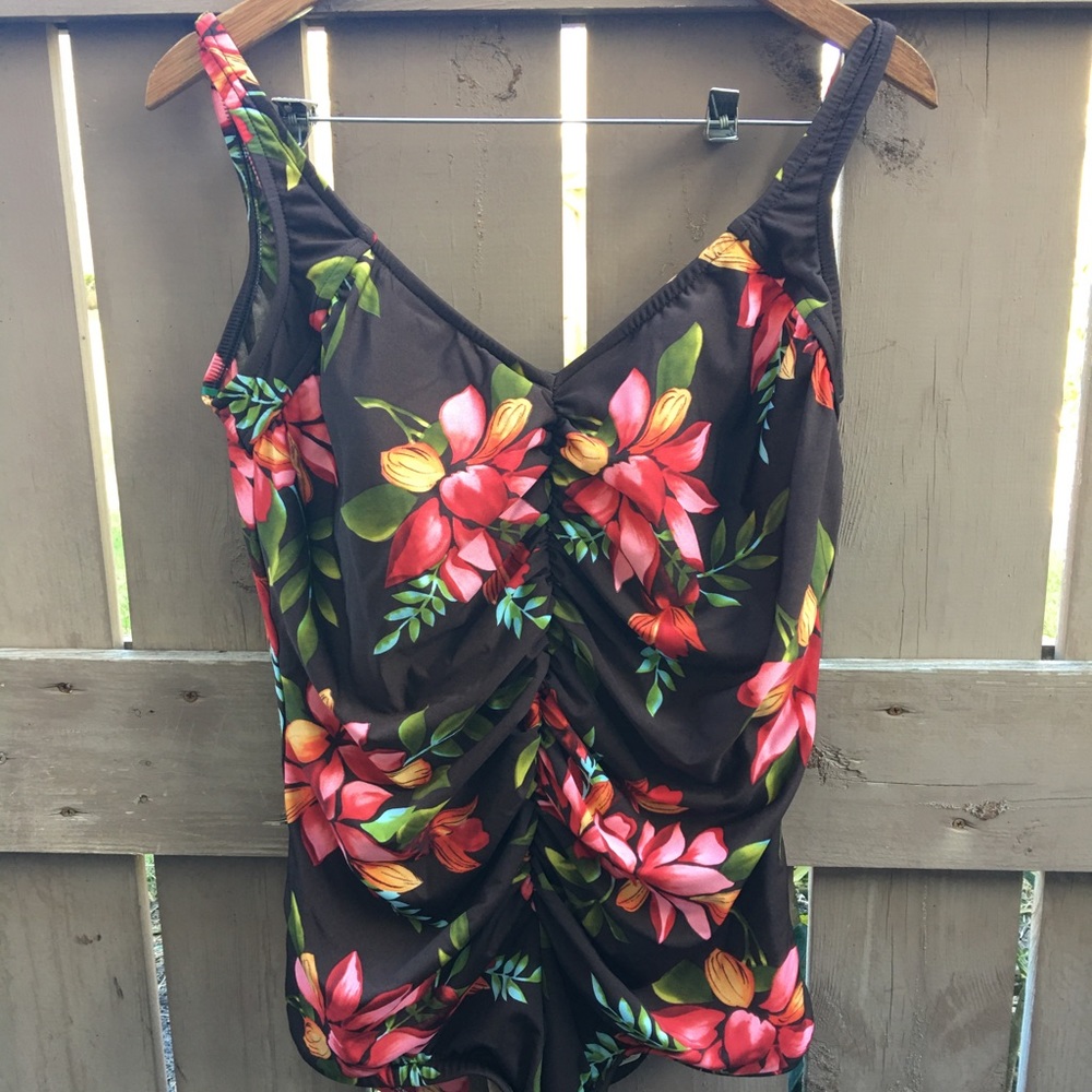 💜HOST PICK💜 LIKE NEW 1 Piece Bathing Suit Sz 24W